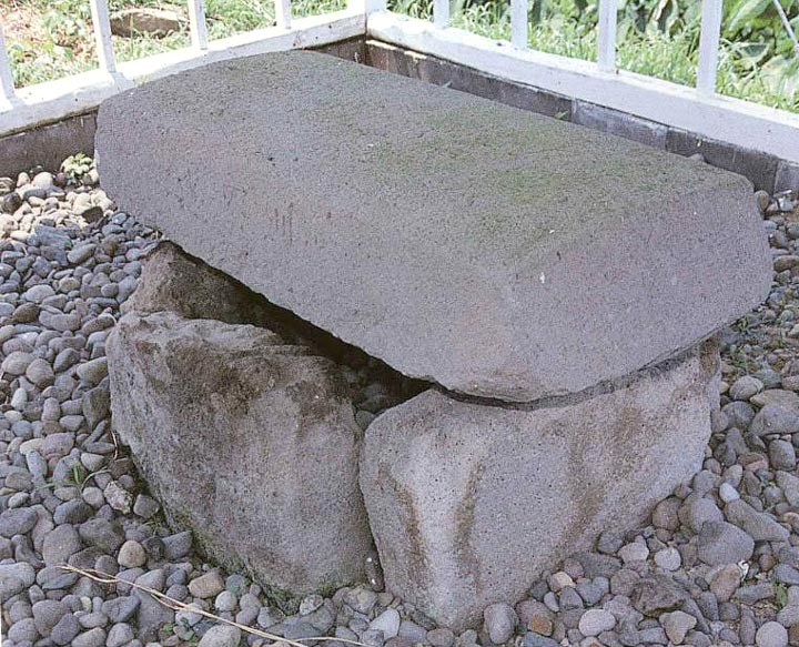 南串山町のキリシタン墓碑