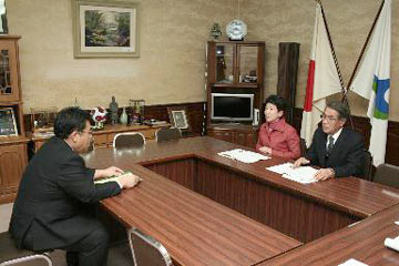 提言書内容について市長へ説明・懇談